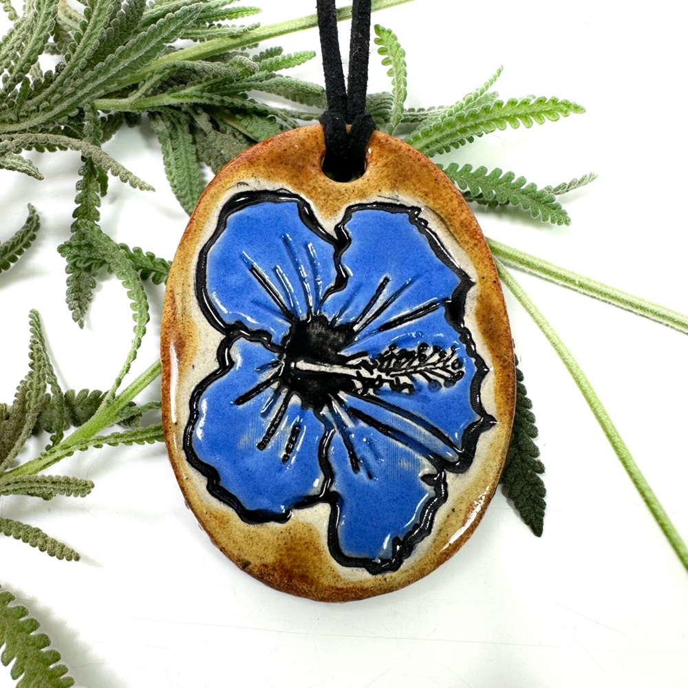 Surly-Ramics Hibiscus Flower Ceramic Pendant Necklace with Faux Suede Cord NIB